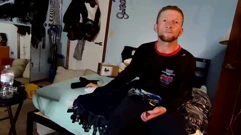 Snapshot of 9_25 chatting on 03.07.25 8over6 online show from 03.07.25