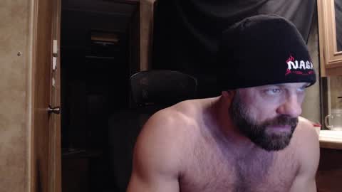 Snapshot of 9fat_inches chatting on 01.31.25 9 fat inches online show from 01.31.25