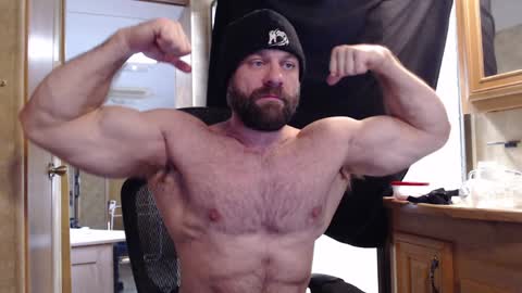 Snapshot of 9fat_inches chatting on 01.31.25 9 fat inches online show from 01.31.25