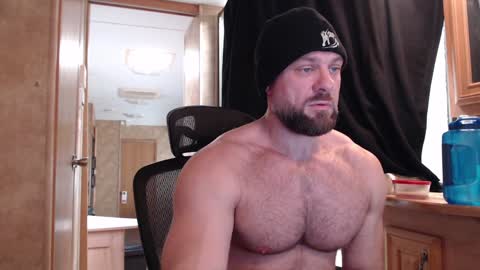 Snapshot of 9fat_inches chatting on 02.05.25 9 fat inches online show from 02.05.25