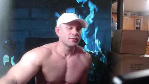 Snapshot of 9fat_inches chatting on 03.19.26 9 fat inches online show from 03.19.26