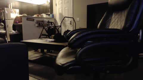 Snapshot of 9inchcurved chatting on 10.04.25 9inchcurved online show from 10.04.25