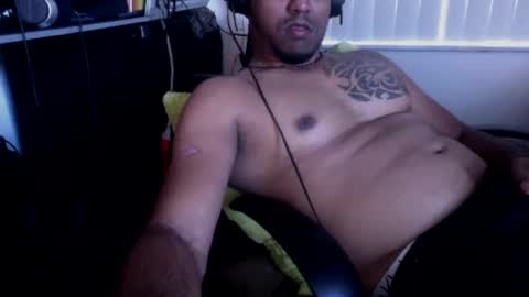 Snapshot of 9inchhammer chatting on 01.10.25 9inchhammer online show from 01.10.25