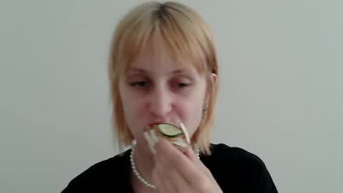 Snapshot of _abbby chatting on 09.11.25 Abby online show from 09.11.25