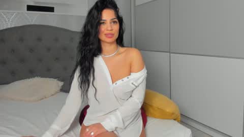 Snapshot of _adelle chatting on 03.05.25 Adelle online show from 03.05.25