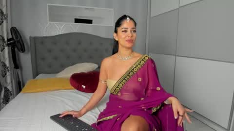 Snapshot of _adelle chatting on 10.04.25 Adelle online show from 10.04.25