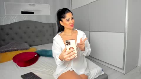 Snapshot of _adelle chatting on 02.16.26 Adelle online show from 02.16.26