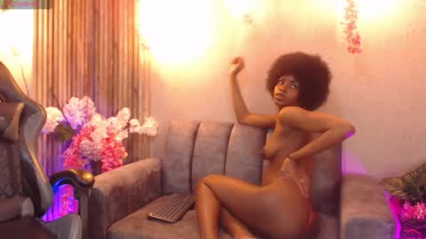 Snapshot of _alaana chatting on 12.14.25 Alana online show from 12.14.25