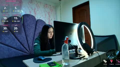 Snapshot of _alaia_collway_ chatting on 05.25.26 Alaia online show from 05.25.26