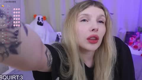 Snapshot of _aleksa chatting on 10.18.25 Alexa online show from 10.18.25