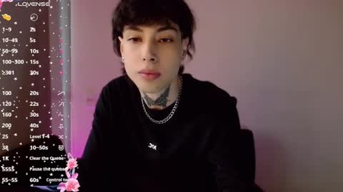 Snapshot of _alexblunt_ chatting on 12.21.24 _alexblunt_ online show from 12.21.24