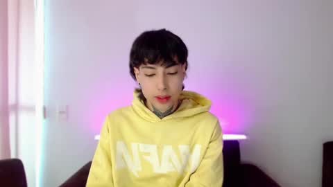 Snapshot of _alexblunt_ chatting on 12.23.24 _alexblunt_ online show from 12.23.24