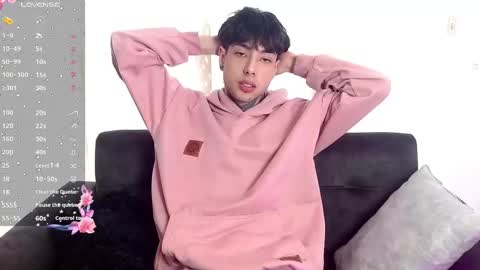 Snapshot of _alexblunt_ chatting on 12.28.24 _alexblunt_ online show from 12.28.24