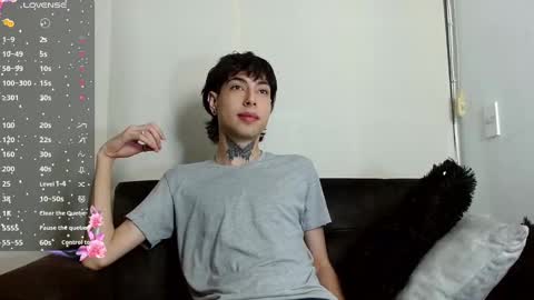 Snapshot of _alexblunt_ chatting on 12.29.24 _alexblunt_ online show from 12.29.24