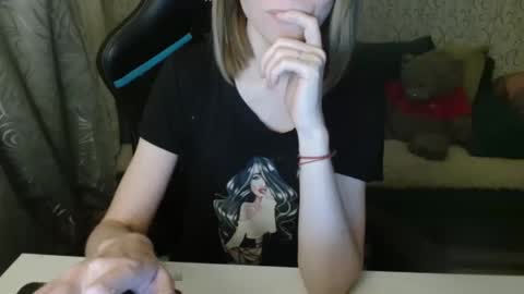 Snapshot of _alicecullen_ chatting on 11.14.25 AliceCullen online show from 11.14.25