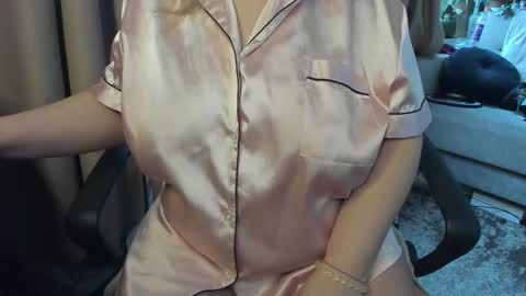 Snapshot of _alyssia_ chatting on 02.14.26 lisa online show from 02.14.26