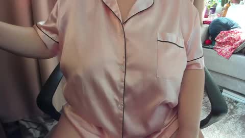 Snapshot of _alyssia_ chatting on 04.18.26 lisa online show from 04.18.26