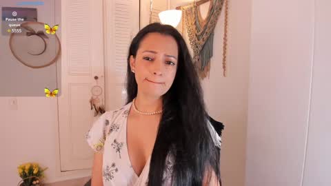 Snapshot of _anaruiz chatting on 12.15.24 Ana Ruiz online show from 12.15.24