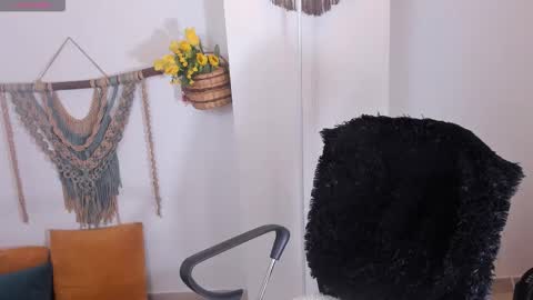 Snapshot of _anaruiz chatting on 09.17.25 Ana Ruiz online show from 09.17.25