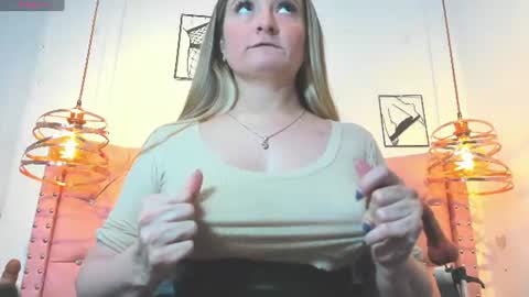 Snapshot of _antonella_11 chatting on 06.10.26 _antonella_11 online show from 06.10.26