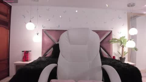 antonnela online show from 11.21.25