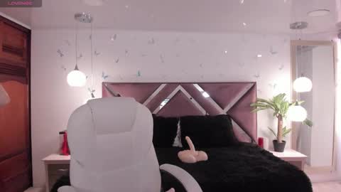 antonnela online show from 11.22.25