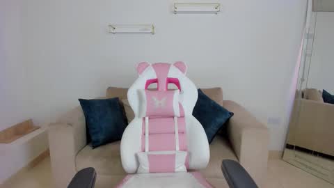    online show from 11.08.25