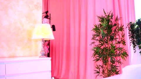 Arielle online show from 10.14.25