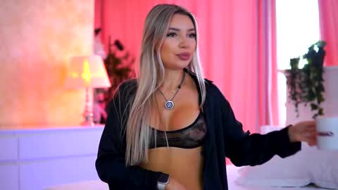 Arielle online show from 11.21.25