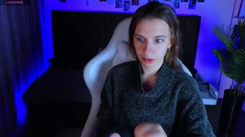 Snapshot of _ash_leyy_ chatting on 09.20.25 _ash_leyy_ online show from 09.20.25