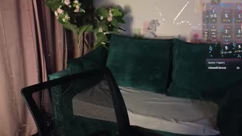 Snapshot of _ash_leyy_ chatting on 10.12.25 _ash_leyy_ online show from 10.12.25