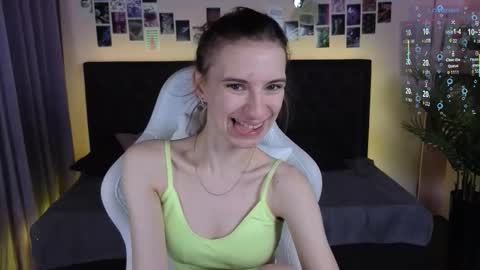 Snapshot of _ash_leyy_ chatting on 10.13.25 _ash_leyy_ online show from 10.13.25