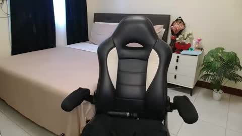 Angie online show from 11.05.25