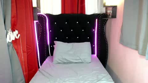 SelfsuckAthena online show from 12.27.24