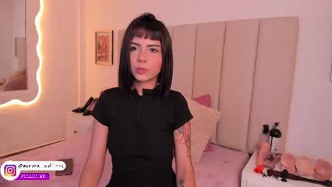 Snapshot of _aurora_collins_ chatting on 06.25.26 _aurora_collins_ online show from 06.25.26