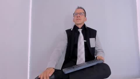 _axelking_ online show from 10.30.25