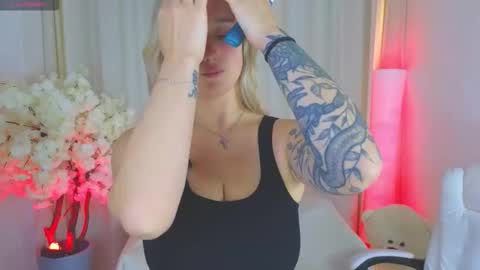 Snapshot of _b00bss_ chatting on 10.24.25 Jess online show from 10.24.25