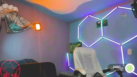 Snapshot of _baterchatur chatting on 10.18.25 Lunita online show from 10.18.25