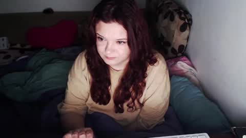 Snapshot of _bella_28 chatting on 12.04.24 em online show from 12.04.24