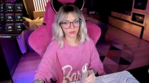 Snapshot of _black_fox__ chatting on 04.21.26 Olivia Subscribe to my Fansly - online show from 04.21.26