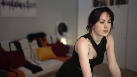 Snapshot of _blackbee_ chatting on 11.04.25 Lili online show from 11.04.25