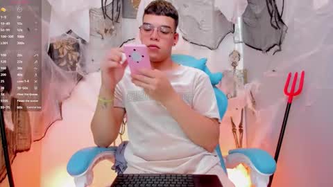 Snapshot of _blake_boy chatting on 10.29.25 _blake_boy online show from 10.29.25