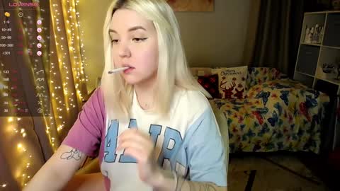 Snapshot of _blonde_barbie_ chatting on 01.17.25 Elizabeth online show from 01.17.25