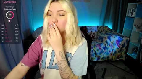 Snapshot of _blonde_barbie_ chatting on 01.19.25 Elizabeth online show from 01.19.25