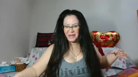 Snapshot of _blue__butterfly_ chatting on 12.03.24 KHALEESI online show from 12.03.24