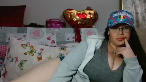 Snapshot of _blue__butterfly_ chatting on 12.08.24 KHALEESI online show from 12.08.24