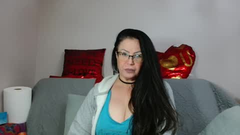 Snapshot of _blue__butterfly_ chatting on 10.13.25 KHALEESI online show from 10.13.25