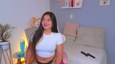 Snapshot of _bonnie_1 chatting on 12.17.25 Bonnie online show from 12.17.25