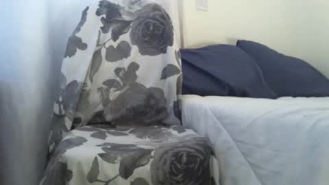 Snapshot of _bunny_b chatting on 10.04.25 I will be back soon  online show from 10.04.25
