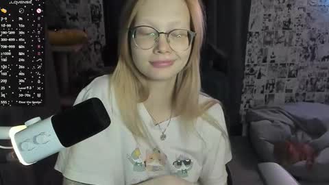 Snapshot of _caramel_milk_ chatting on 10.09.25 Merlizz online show from 10.09.25